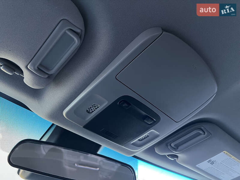 Седан Toyota Camry 2018 в Киеве