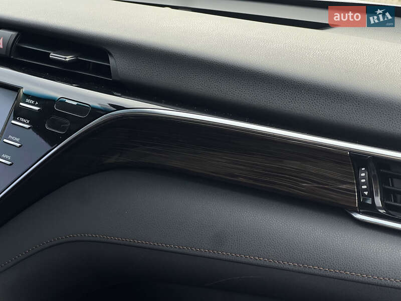 Седан Toyota Camry 2018 в Киеве