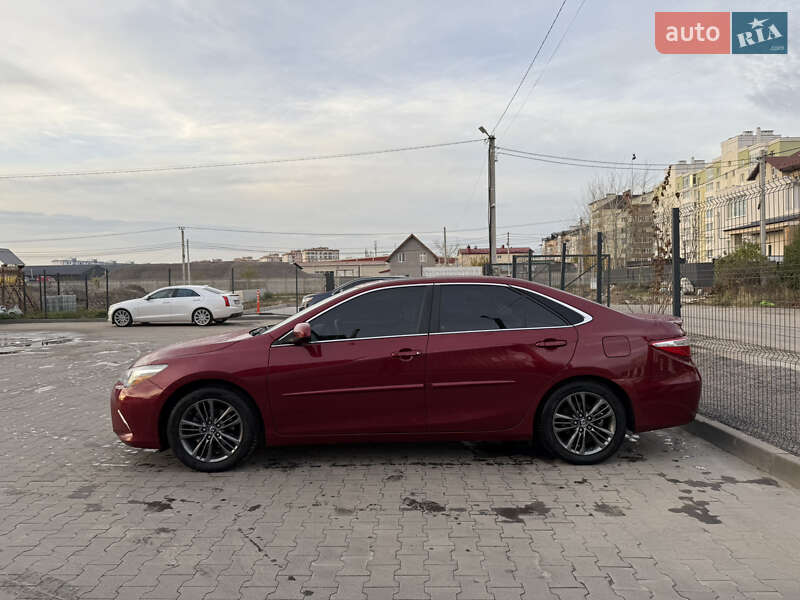Седан Toyota Camry 2016 в Киеве