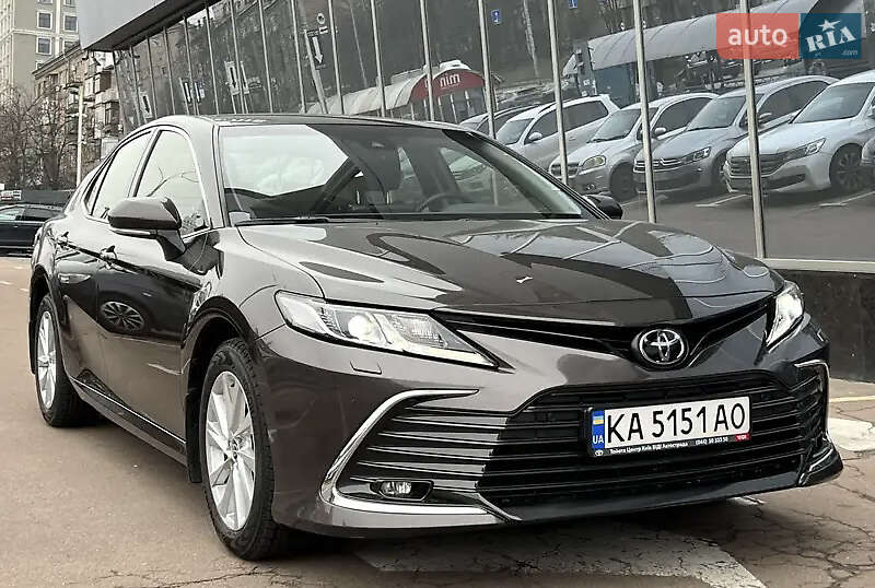 Toyota Camry 2021