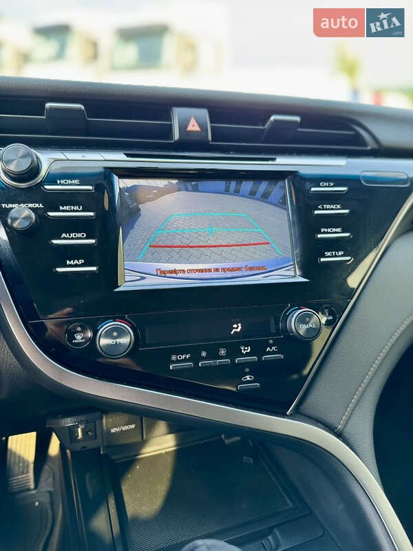 Седан Toyota Camry 2020 в Хусте