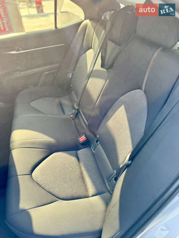 Седан Toyota Camry 2020 в Хусте