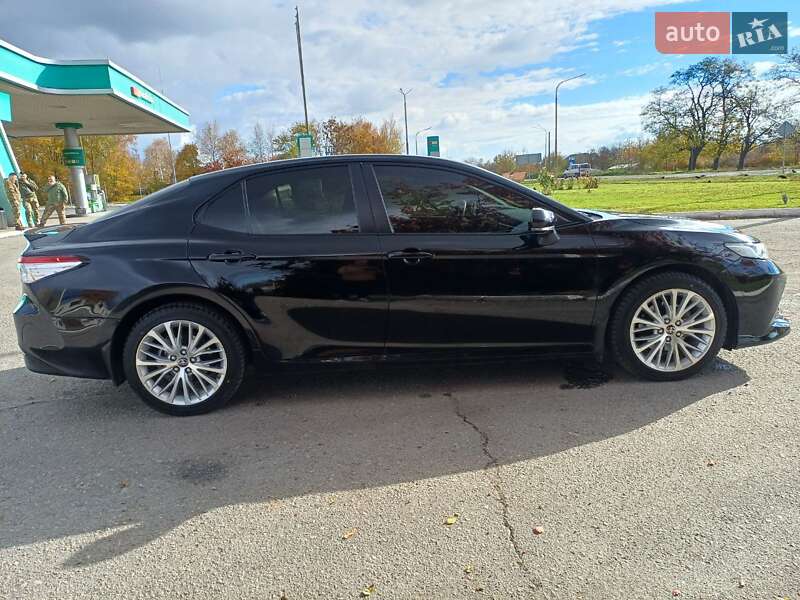 Седан Toyota Camry 2020 в Павлограде