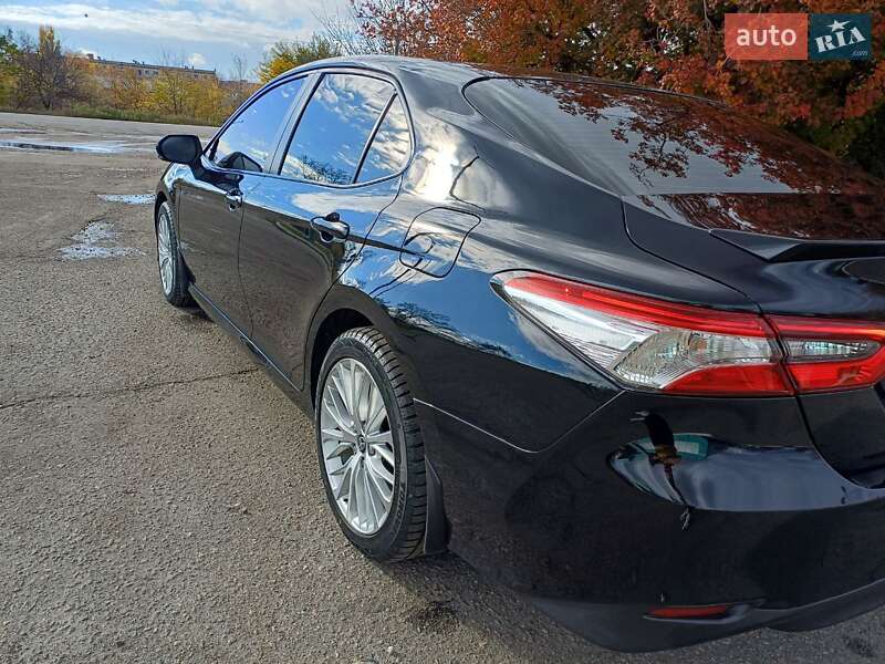 Седан Toyota Camry 2020 в Павлограде
