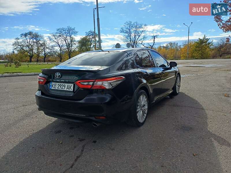 Седан Toyota Camry 2020 в Павлограде