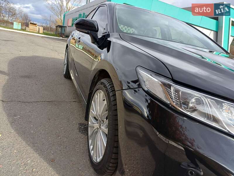 Седан Toyota Camry 2020 в Павлограде