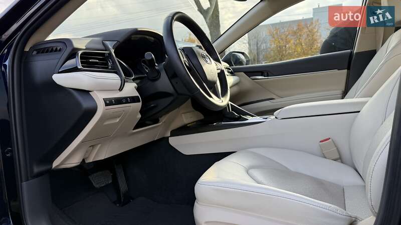 Седан Toyota Camry 2021 в Днепре