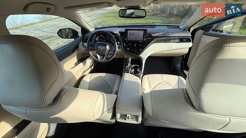 Седан Toyota Camry 2021 в Днепре