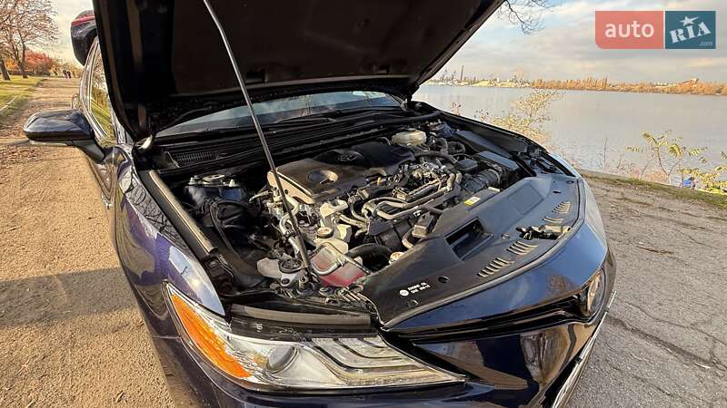 Седан Toyota Camry 2021 в Днепре