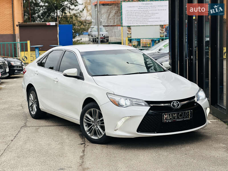 Седан Toyota Camry 2017 в Харькове