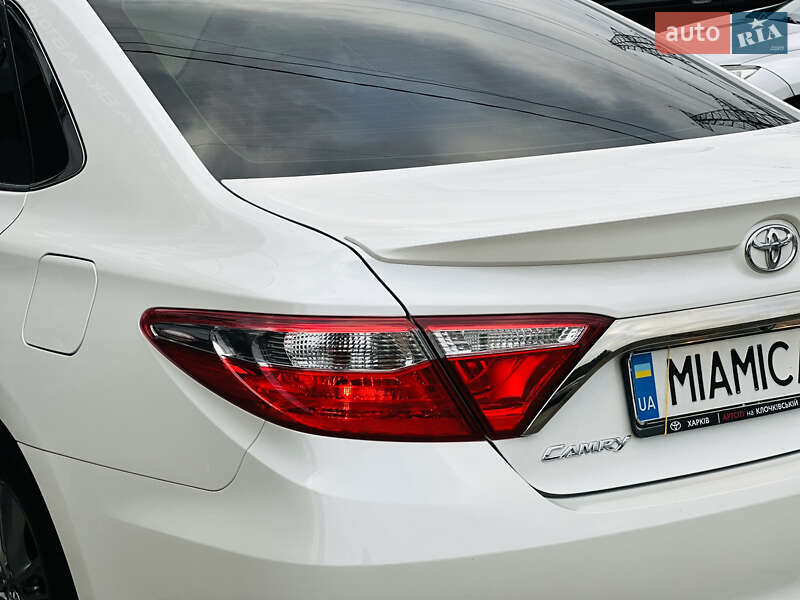 Седан Toyota Camry 2017 в Харькове
