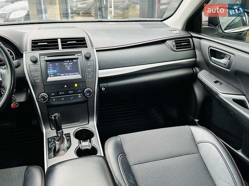 Седан Toyota Camry 2017 в Харькове