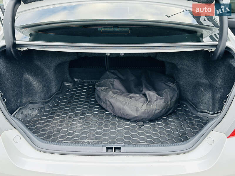 Седан Toyota Camry 2017 в Харькове