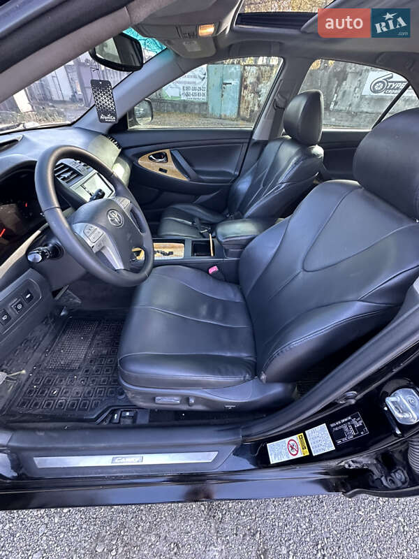 Седан Toyota Camry 2006 в Днепре