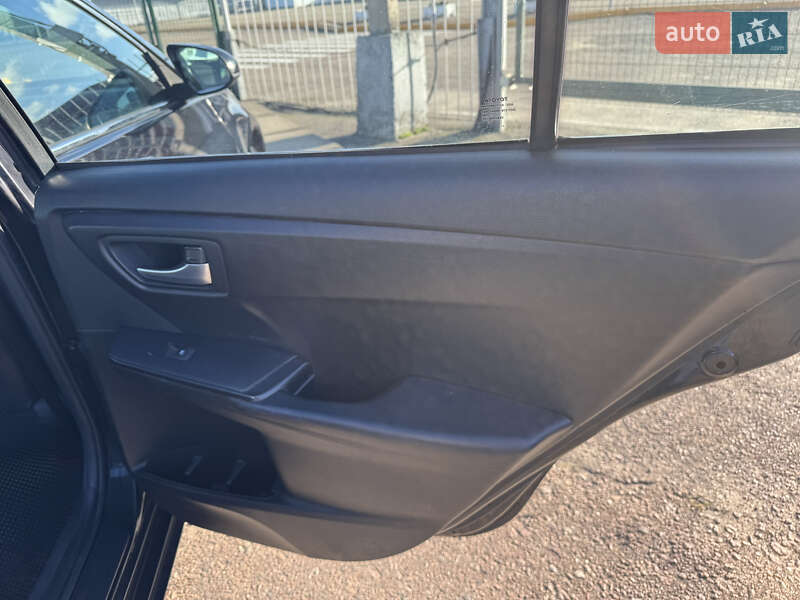 Седан Toyota Camry 2016 в Киеве фото 30 Седан Toyota Camry 2016 в Киеве