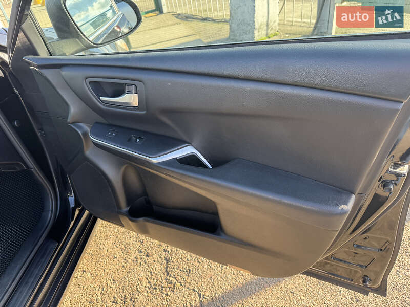 Седан Toyota Camry 2016 в Киеве фото 33 Седан Toyota Camry 2016 в Киеве