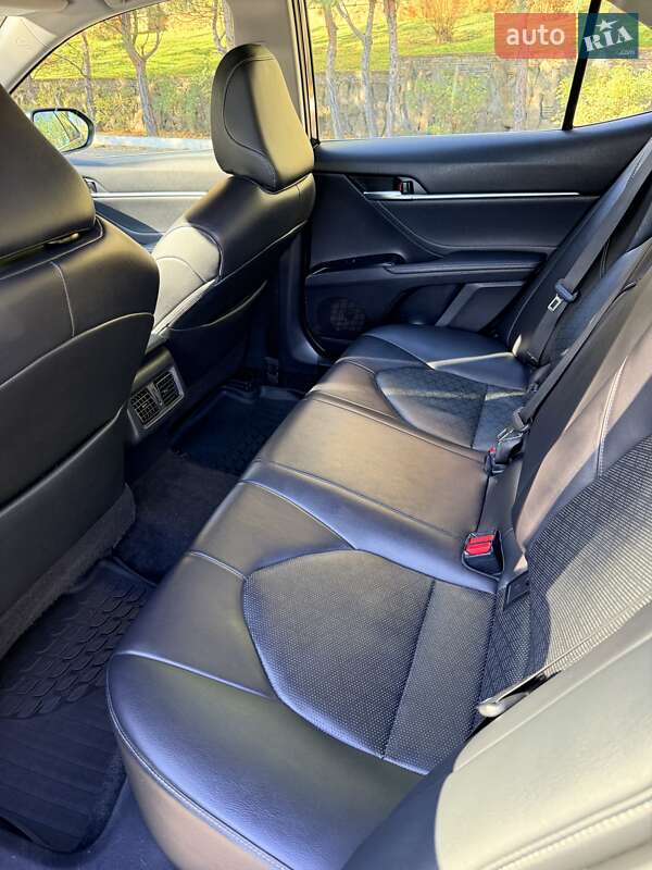 Седан Toyota Camry 2017 в Кременчуці