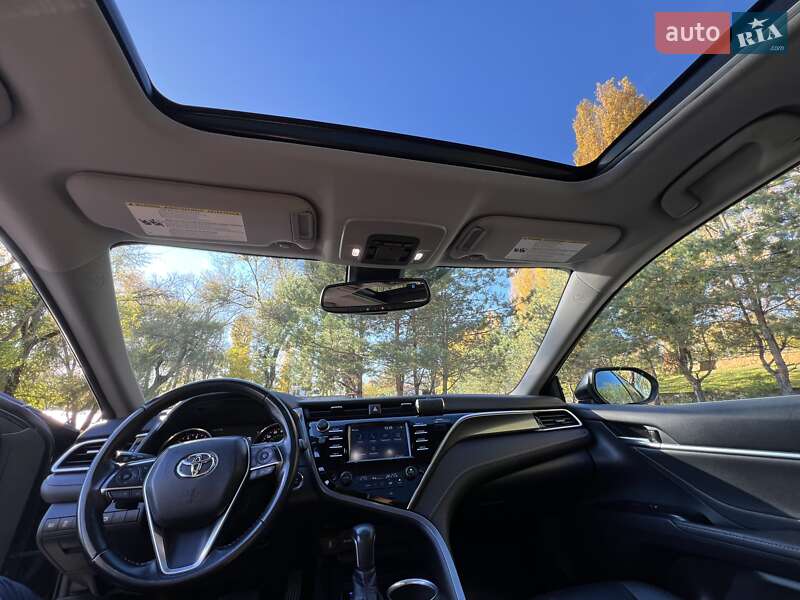Седан Toyota Camry 2017 в Кременчуці