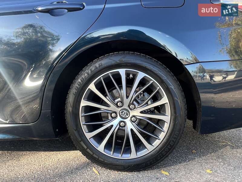 Седан Toyota Camry 2017 в Кременчуці