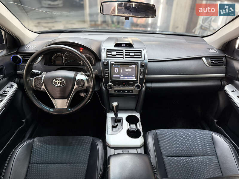 Седан Toyota Camry 2014 в Киеве фото 11 Седан Toyota Camry 2014 в Киеве