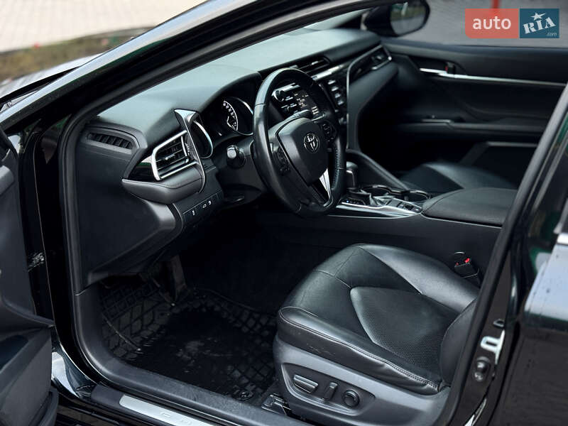 Седан Toyota Camry 2017 в Києві