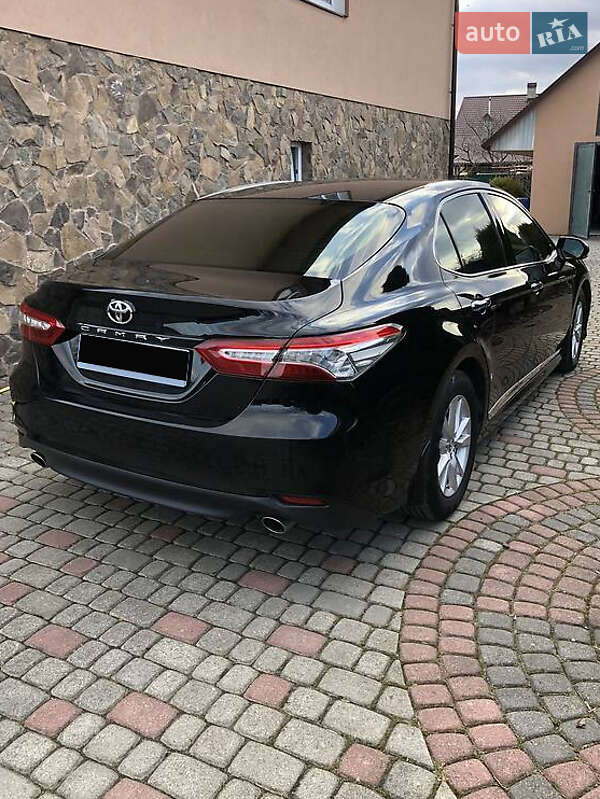 Седан Toyota Camry 2017 в Красном фото 8 Седан Toyota Camry 2017 в Красном