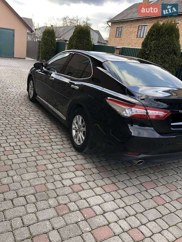 Седан Toyota Camry 2017 в Красном фото 5 Седан Toyota Camry 2017 в Красном