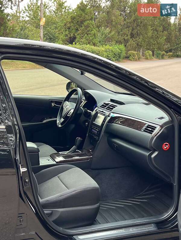 Седан Toyota Camry 2017 в Кривом Роге