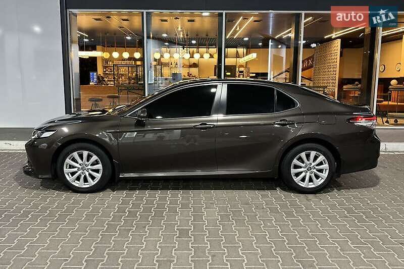 Седан Toyota Camry 2019 в Львове