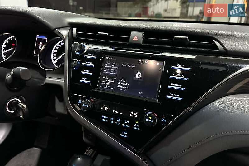 Седан Toyota Camry 2019 в Львове