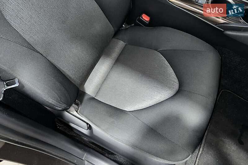 Седан Toyota Camry 2019 в Львове