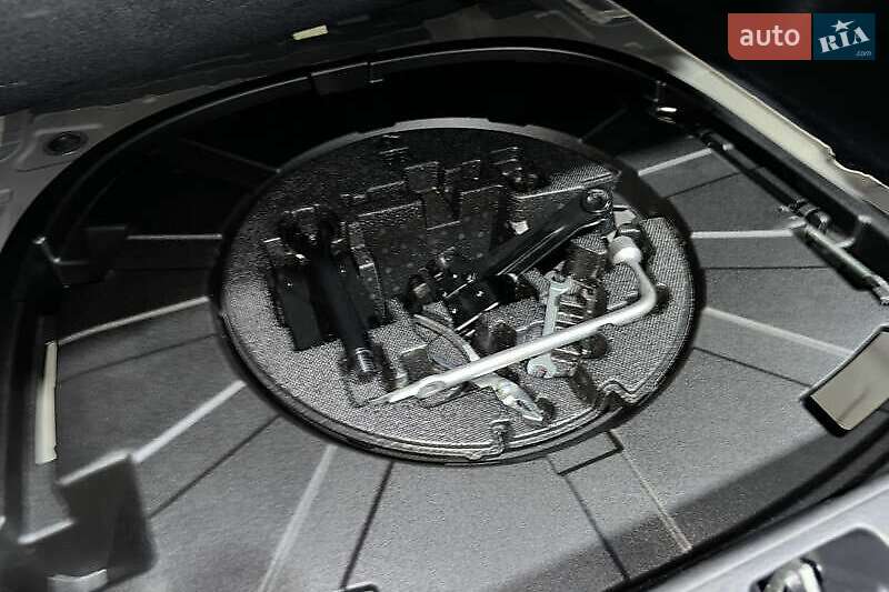 Седан Toyota Camry 2019 в Львове