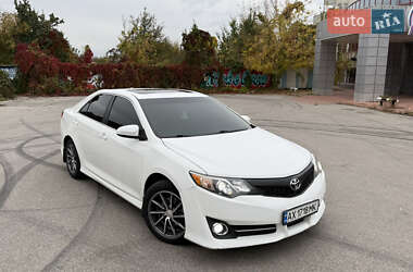 Седан Toyota Camry 2013 в Харькове