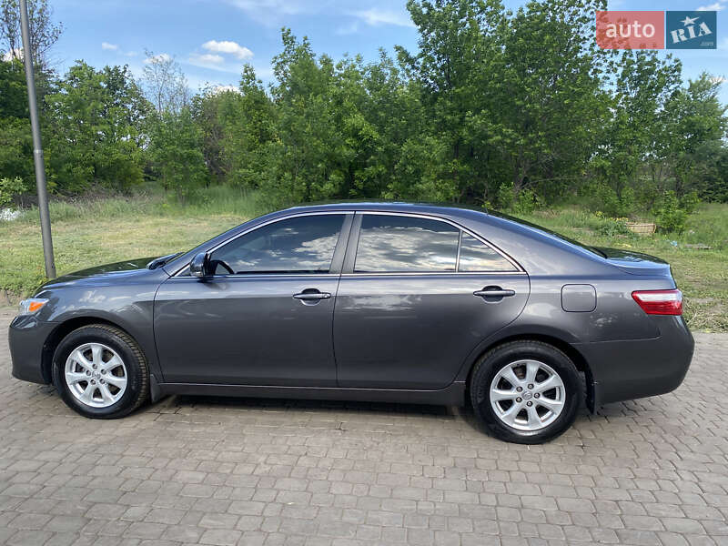 Седан Toyota Camry 2011 в Днепре