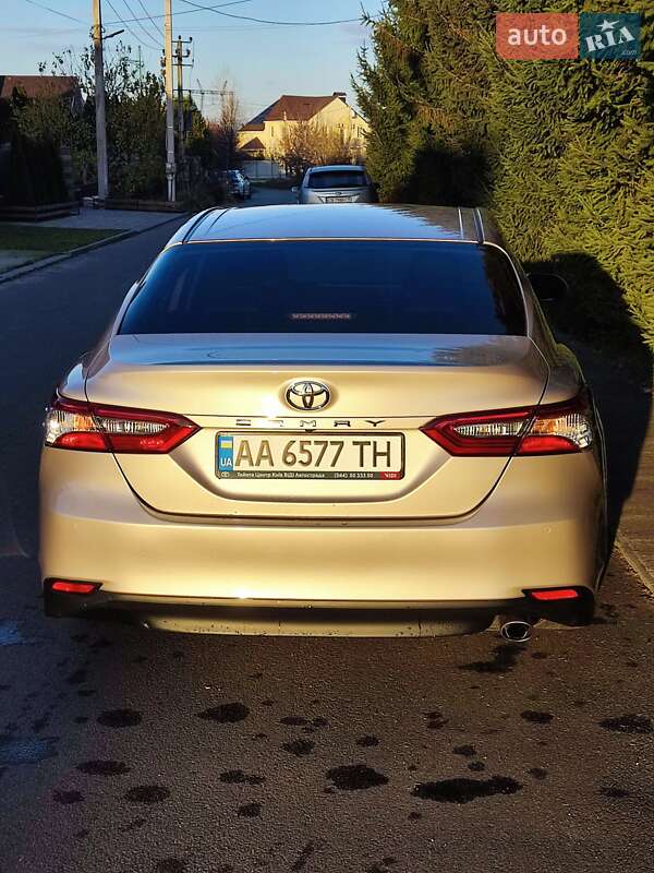 Седан Toyota Camry 2017 в Киеве