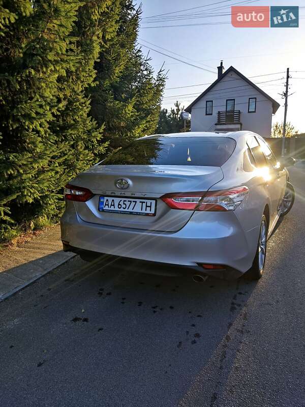 Седан Toyota Camry 2017 в Киеве