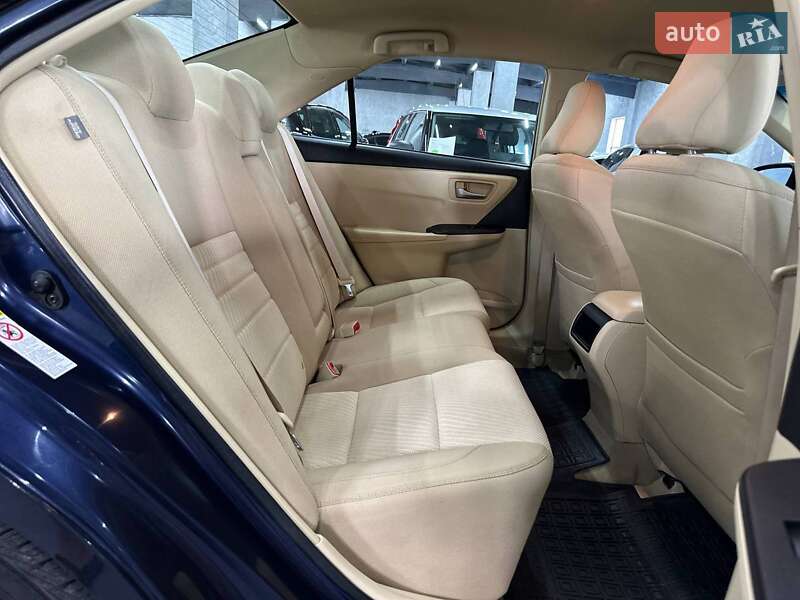 Седан Toyota Camry 2015 в Кам'янському