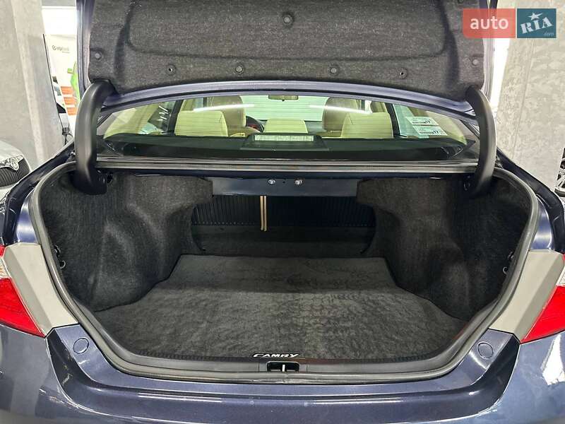 Седан Toyota Camry 2015 в Кам'янському