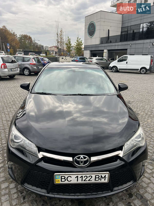 Седан Toyota Camry 2017 в Львове