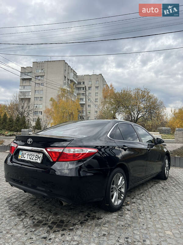 Седан Toyota Camry 2017 в Львове