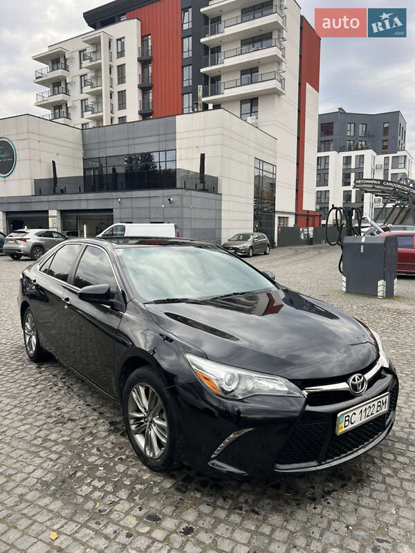 Седан Toyota Camry 2017 в Львове
