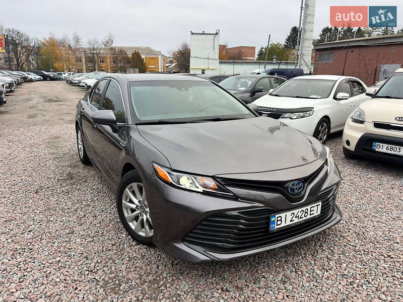Седан Toyota Camry 2018 в Полтаві