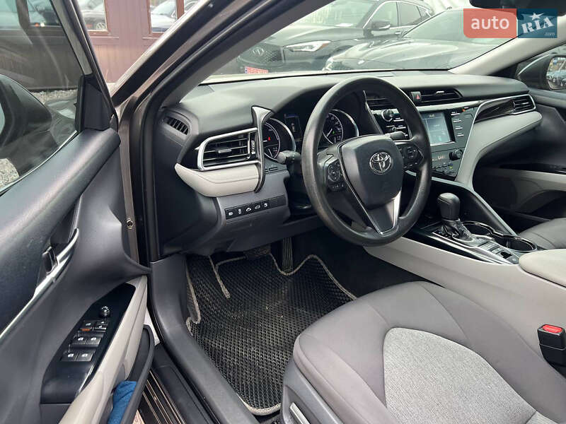 Седан Toyota Camry 2018 в Полтаві