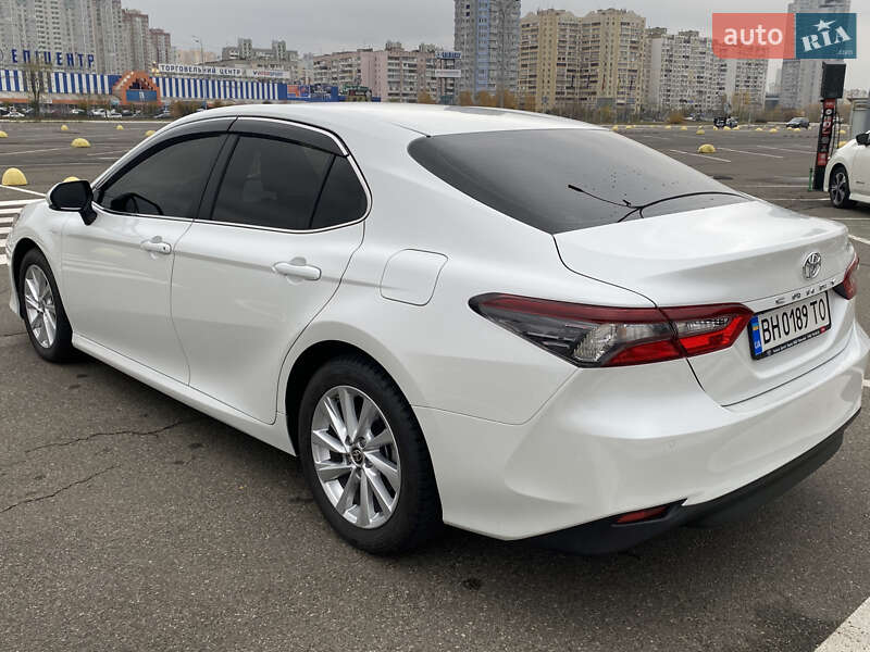Седан Toyota Camry 2023 в Киеве