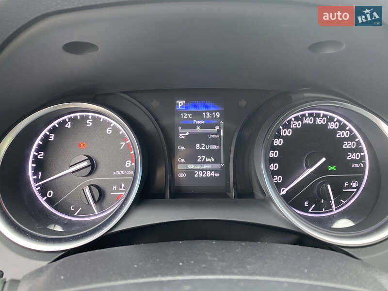 Седан Toyota Camry 2023 в Киеве