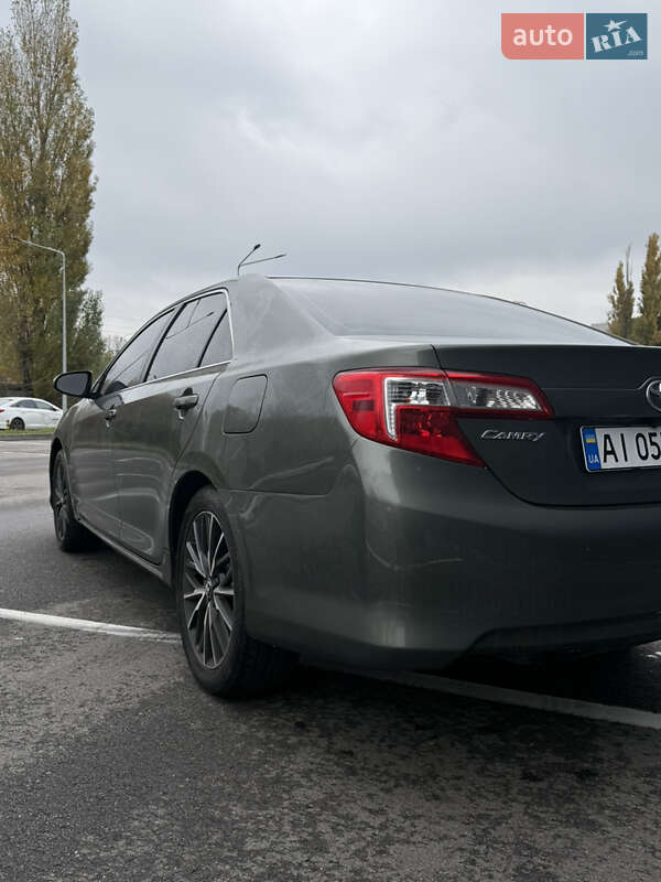 Седан Toyota Camry 2013 в Киеве фото 6 Седан Toyota Camry 2013 в Киеве