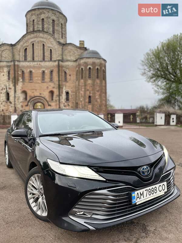 Седан Toyota Camry 2019 в Житомире
