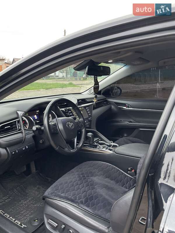 Седан Toyota Camry 2019 в Житомире