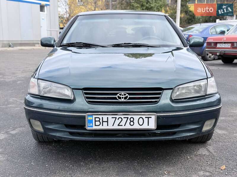 Седан Toyota Camry 1997 в Одессе