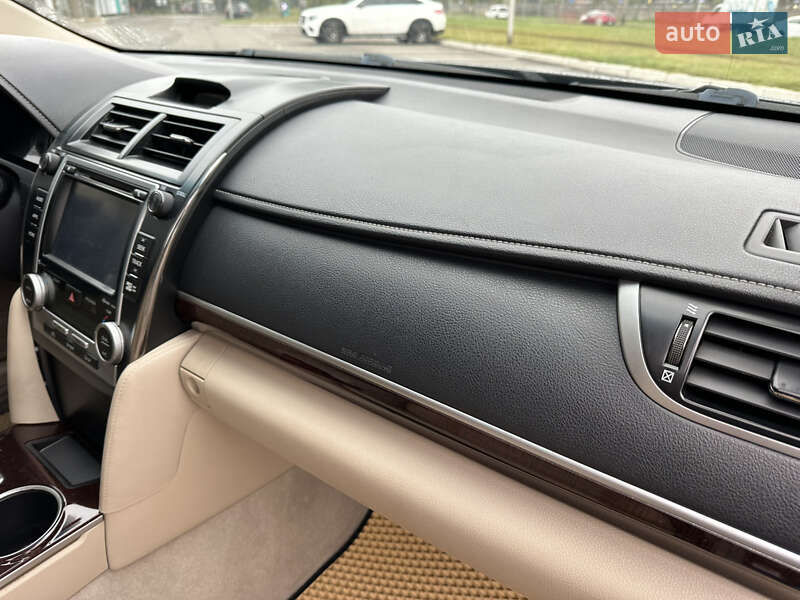 Седан Toyota Camry 2014 в Киеве